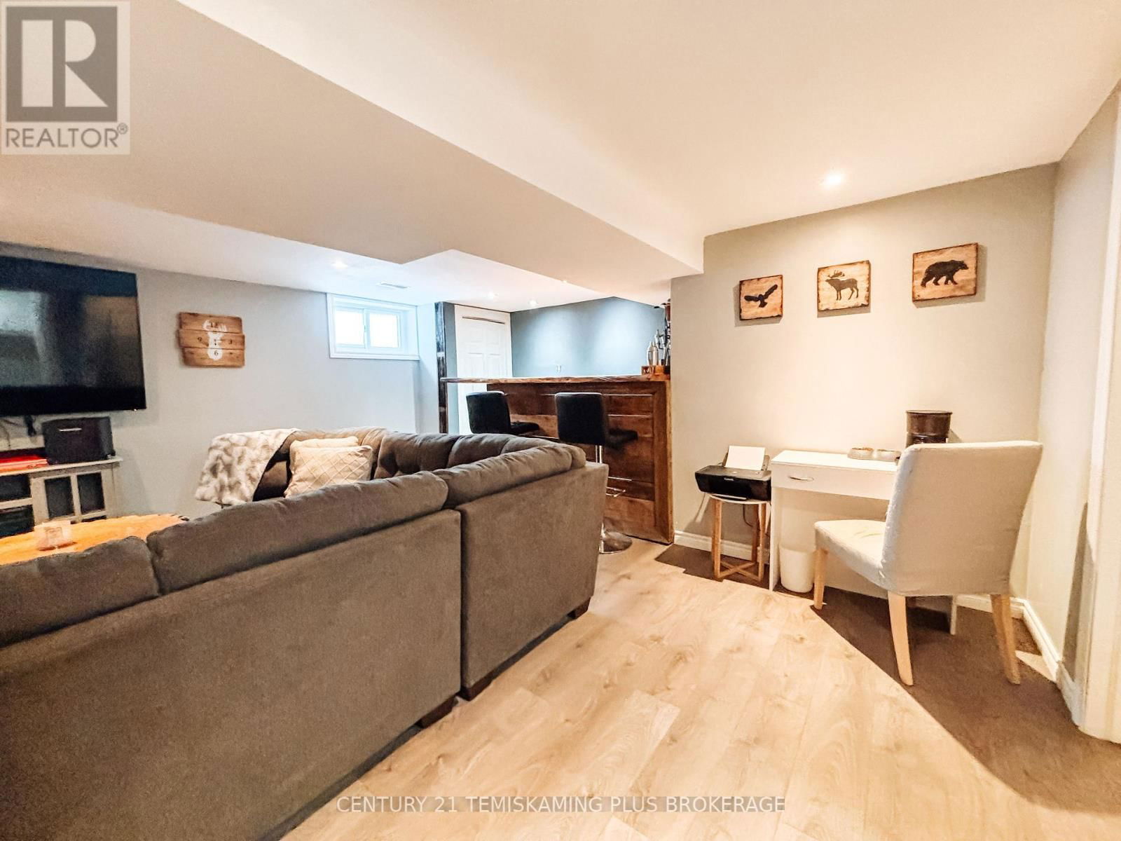 96 GEORGINA AVENUE Image 21