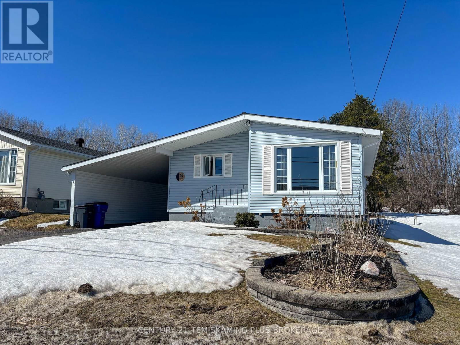 96 GEORGINA AVENUE Image 27
