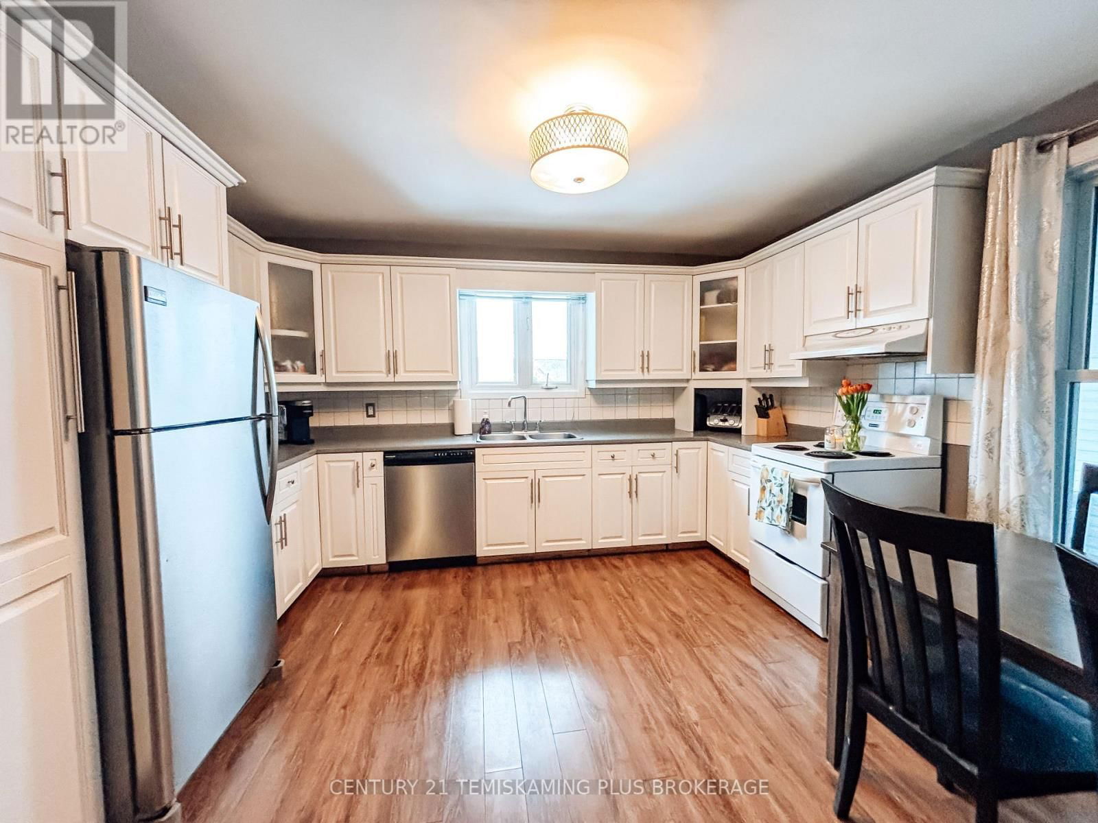 96 GEORGINA AVENUE Image 5