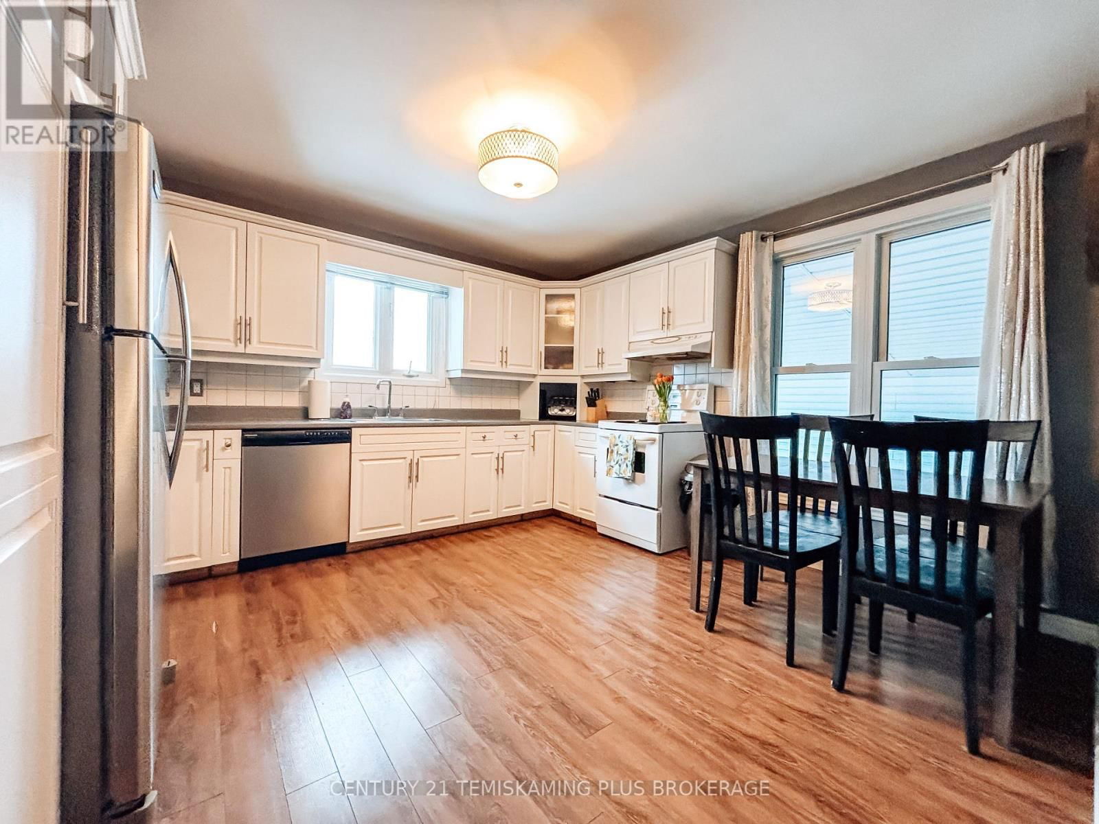 96 GEORGINA AVENUE Image 6