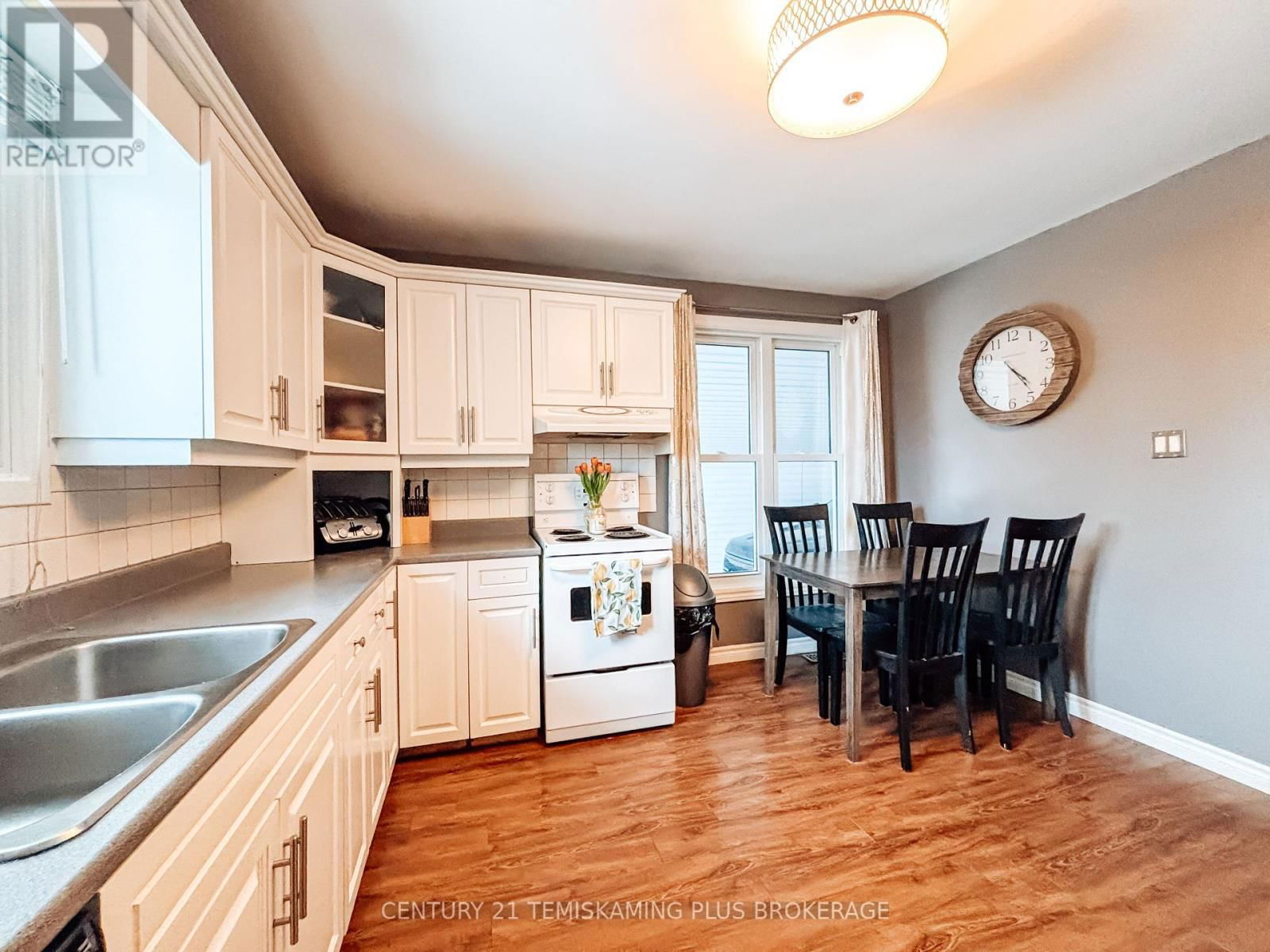 96 GEORGINA AVENUE Image 7