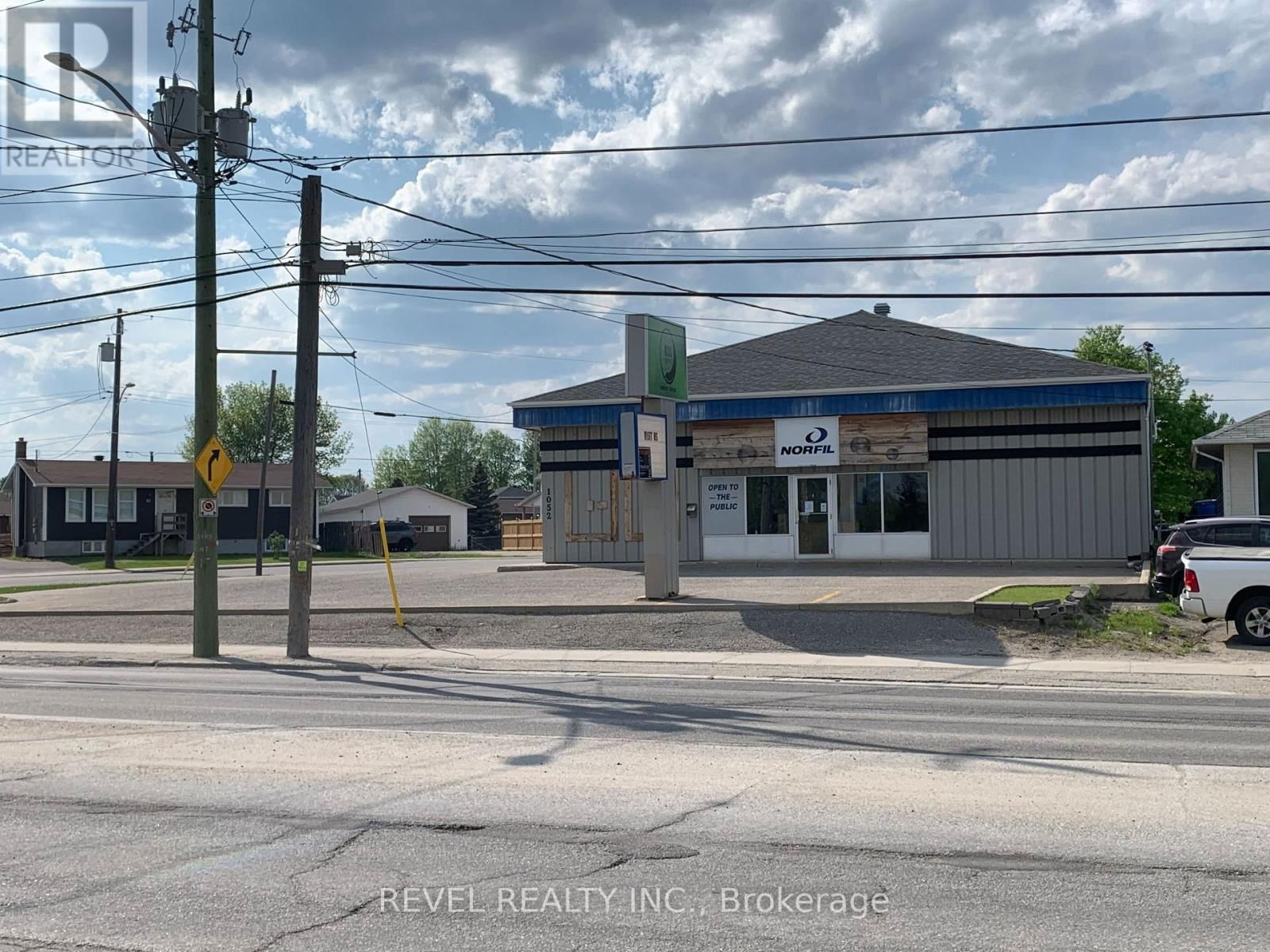 1052 RIVERSIDE DRIVE Image 1