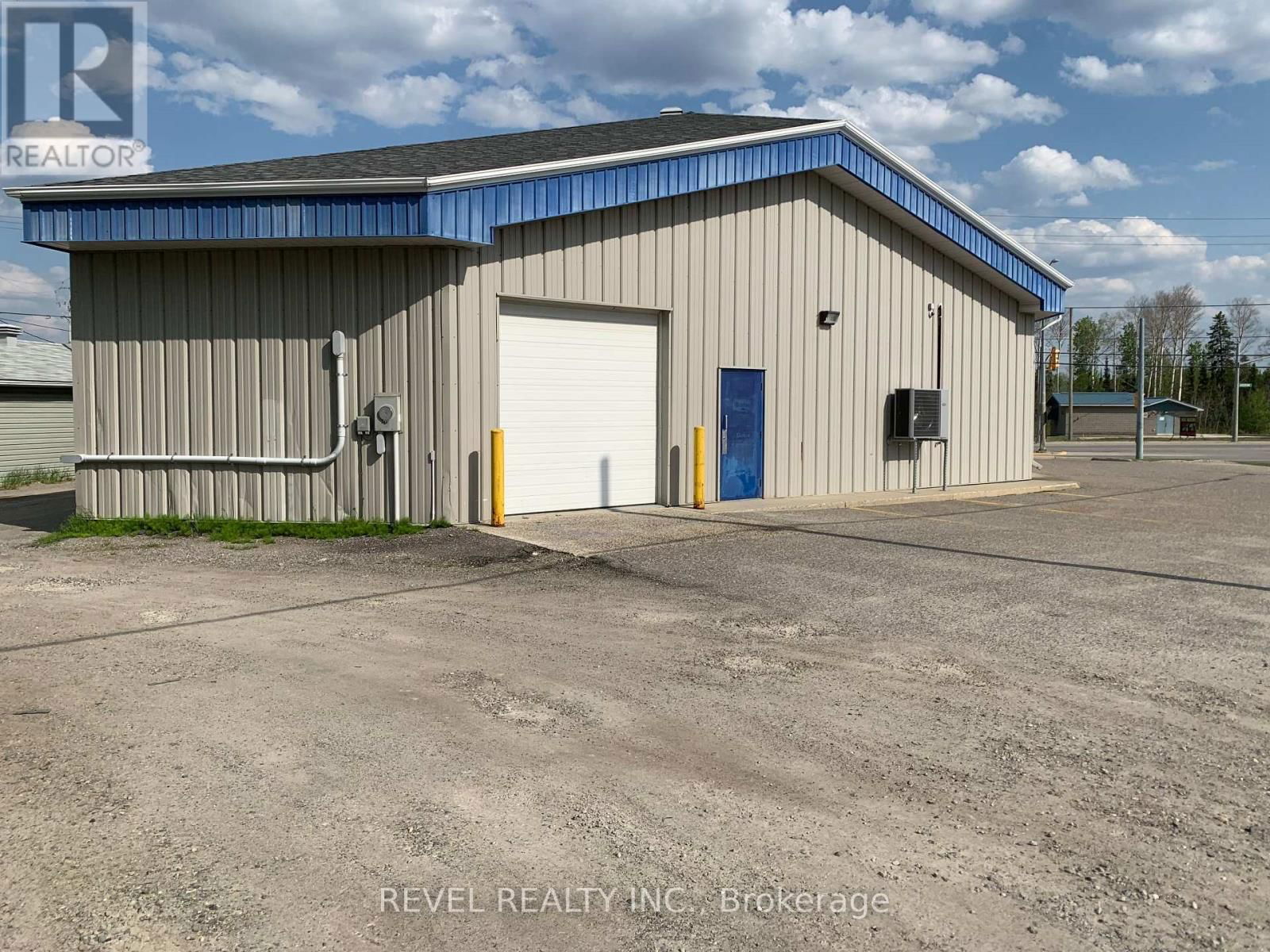 1052 RIVERSIDE DRIVE Image 13