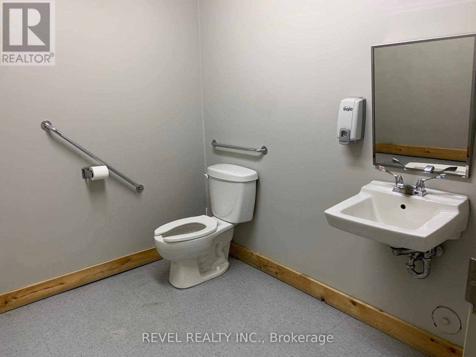 1052 RIVERSIDE DRIVE Image 4