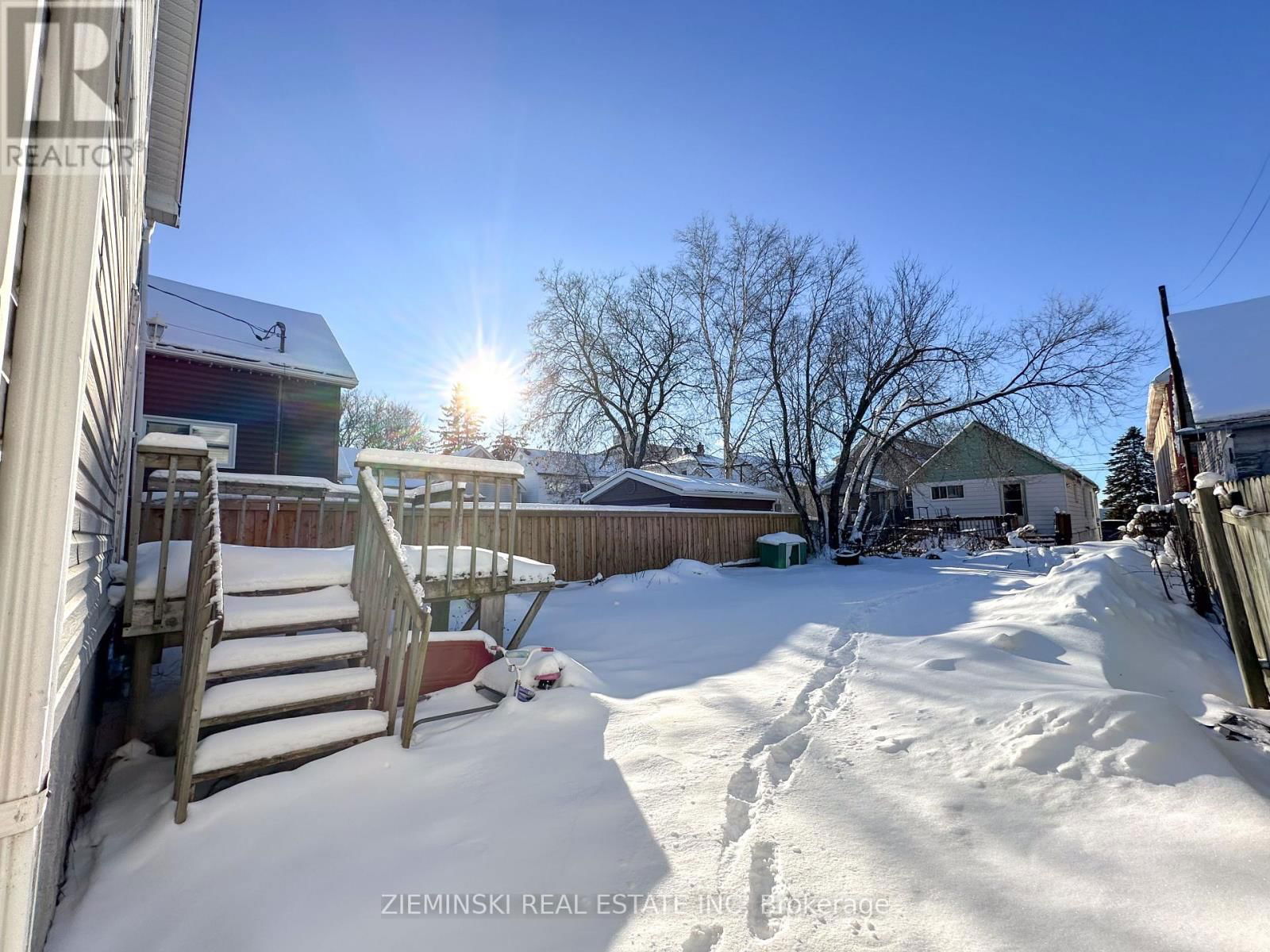 45 MAPLE STREET NORTH Image 6