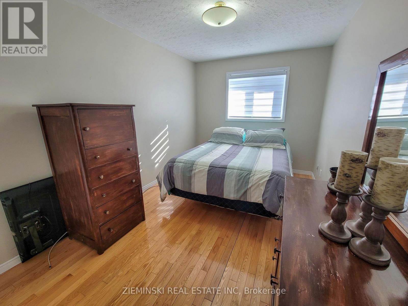 677 VICTORIA ROAD Image 14