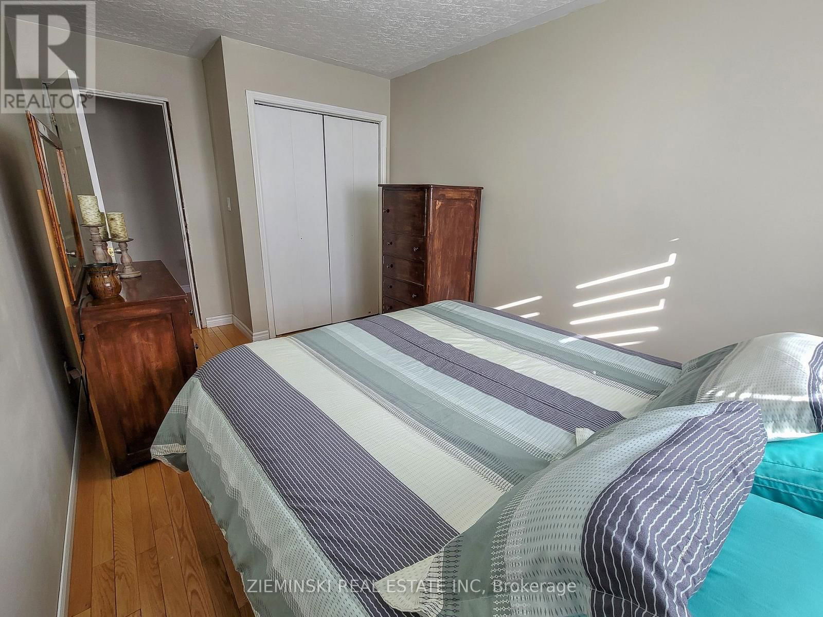 677 VICTORIA ROAD Image 15