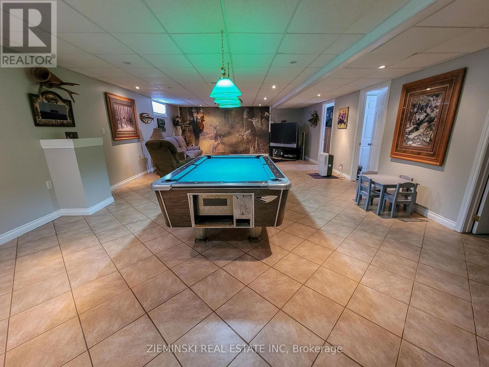 677 VICTORIA ROAD Image 20