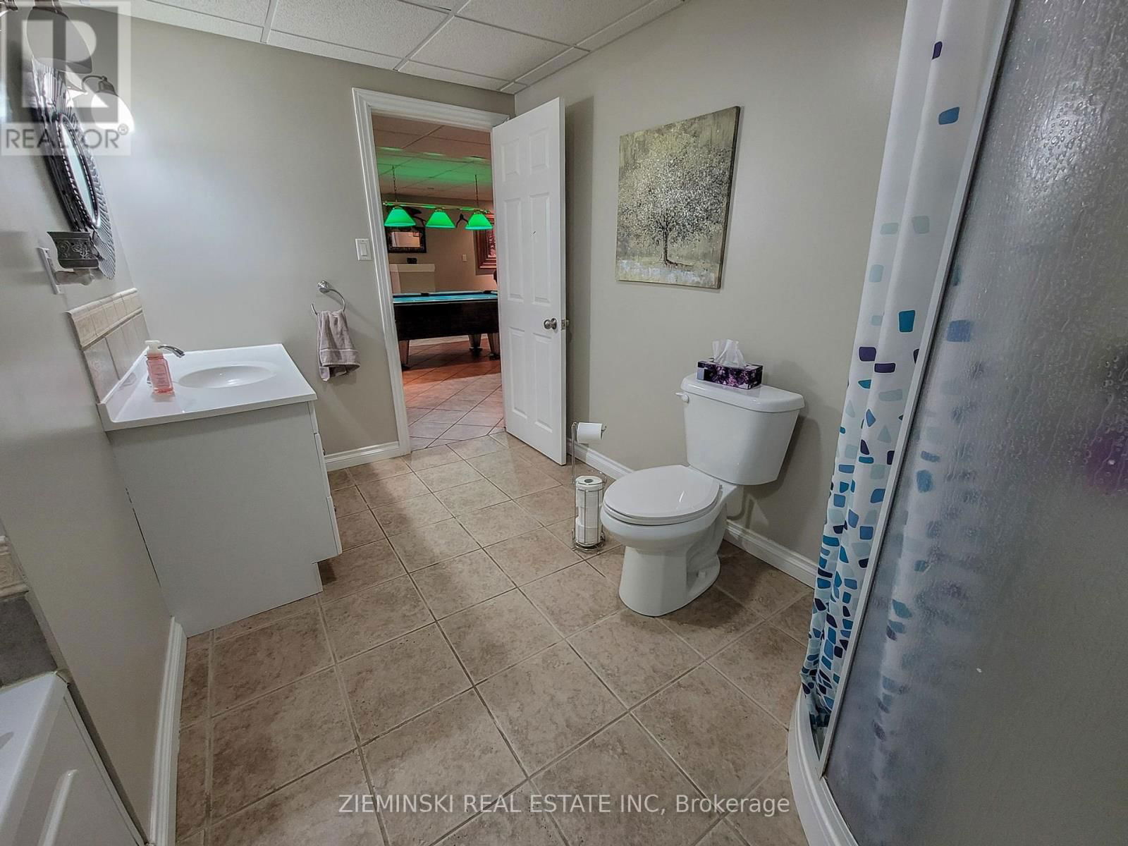 677 VICTORIA ROAD Image 27