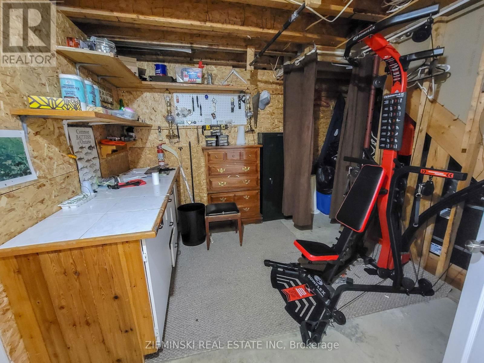 677 VICTORIA ROAD Image 30