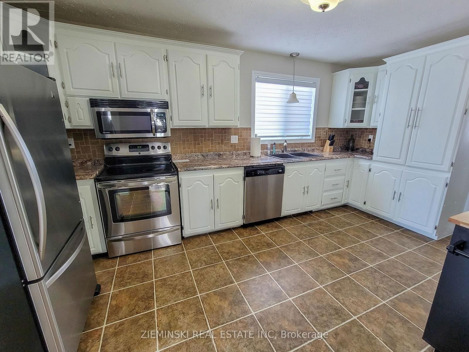 677 VICTORIA ROAD Image 5
