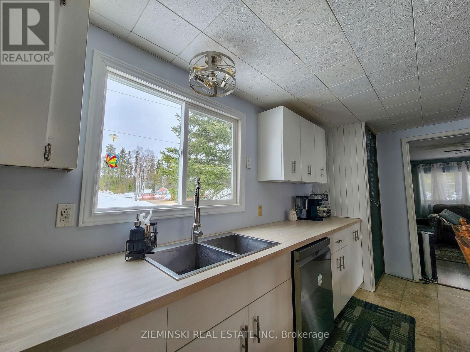 21 - 8885 11 HIGHWAY Image 9