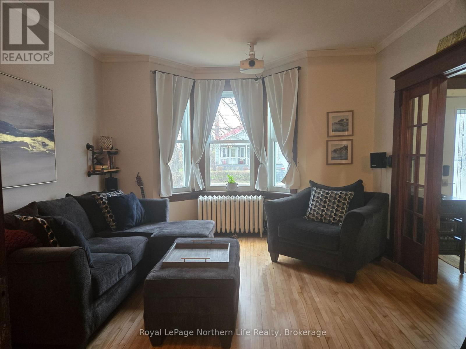 211 FARAH AVENUE Image 11