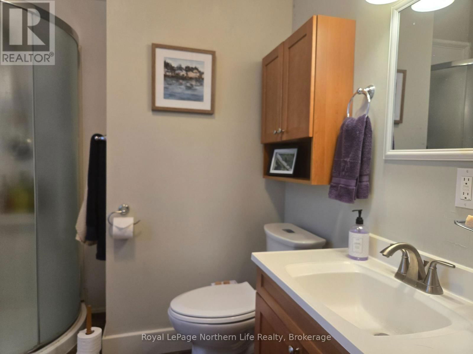 211 FARAH AVENUE Image 17