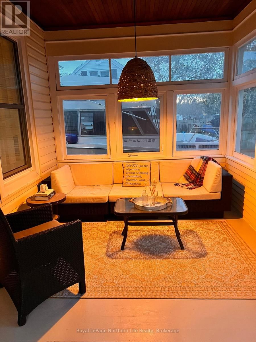 211 FARAH AVENUE Image 19