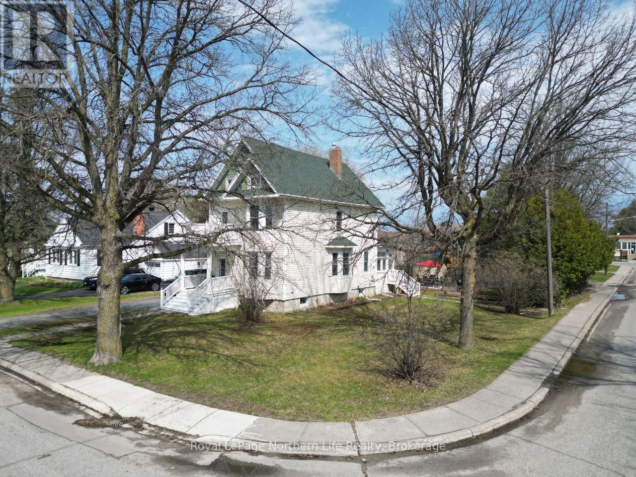 211 FARAH AVENUE Image 3
