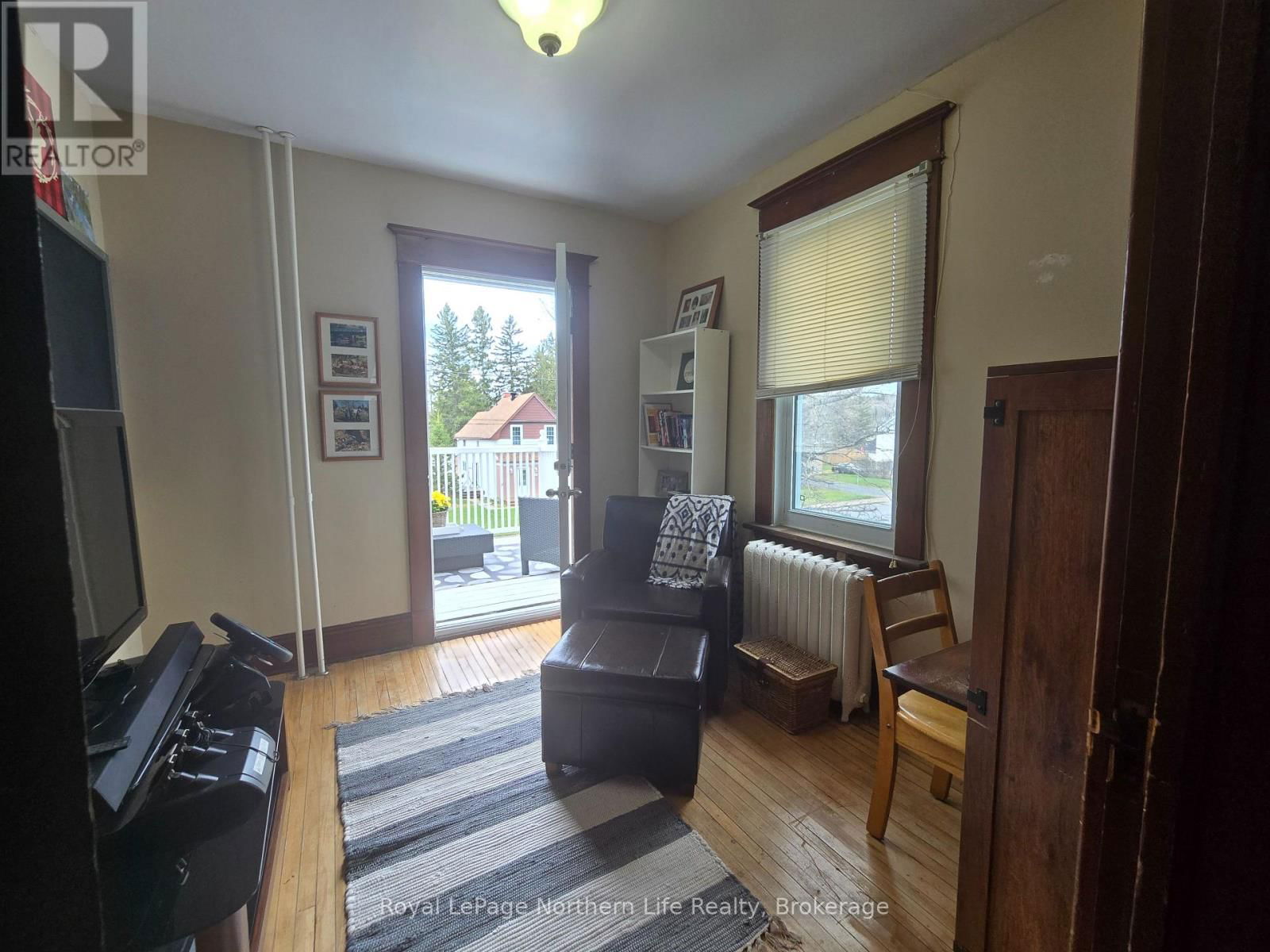 211 FARAH AVENUE Image 30