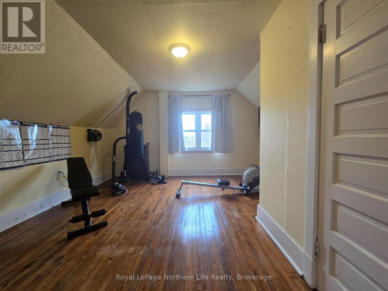 211 FARAH AVENUE Image 34
