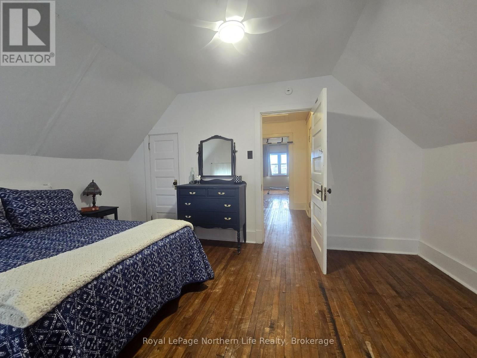 211 FARAH AVENUE Image 37