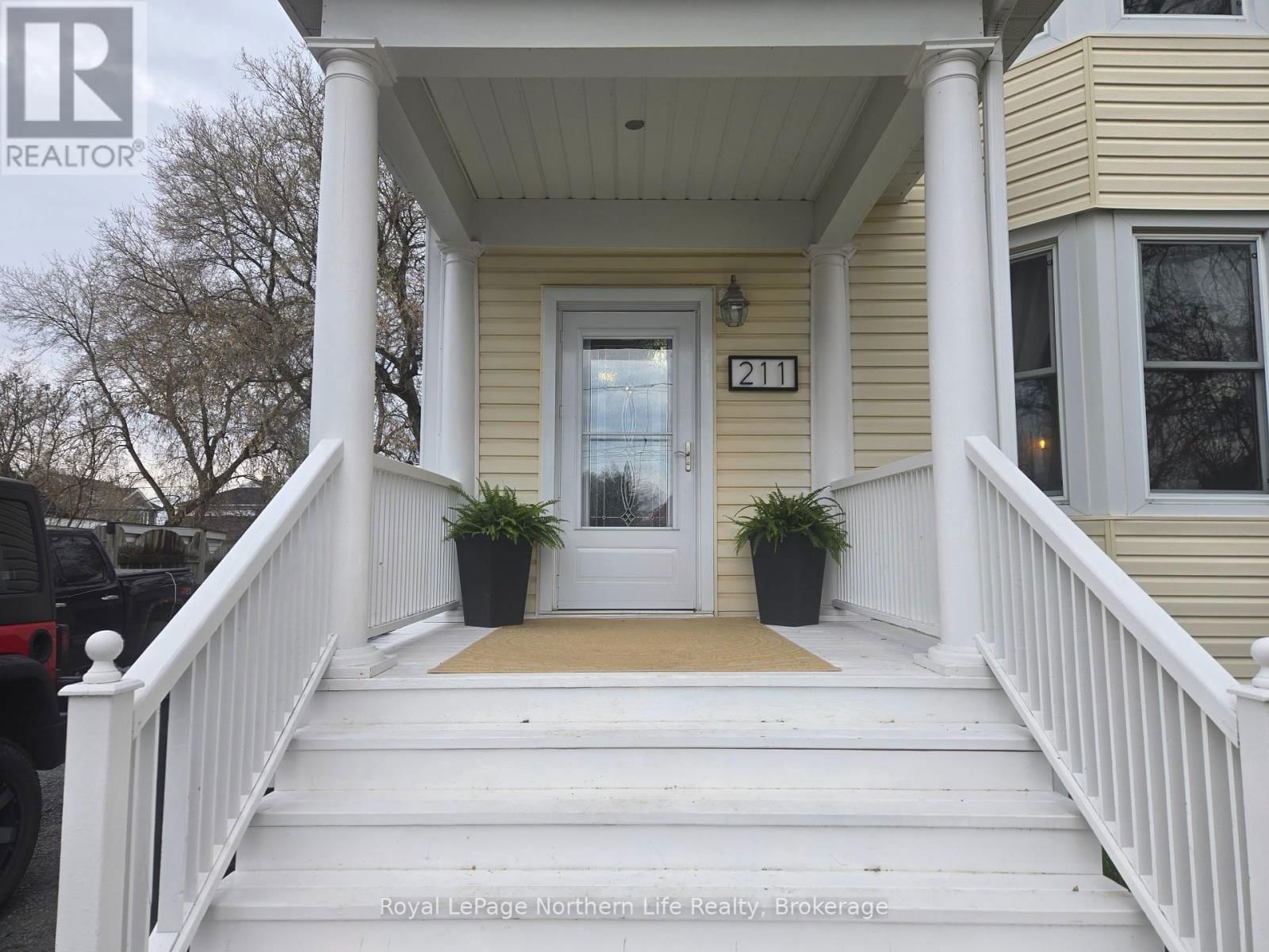 211 FARAH AVENUE Image 4