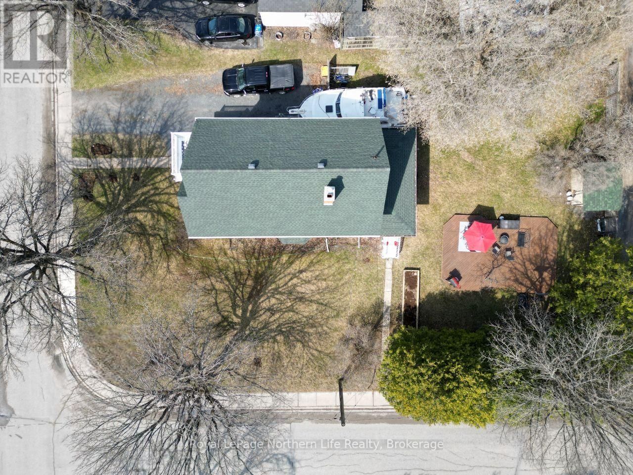 211 FARAH AVENUE Image 42