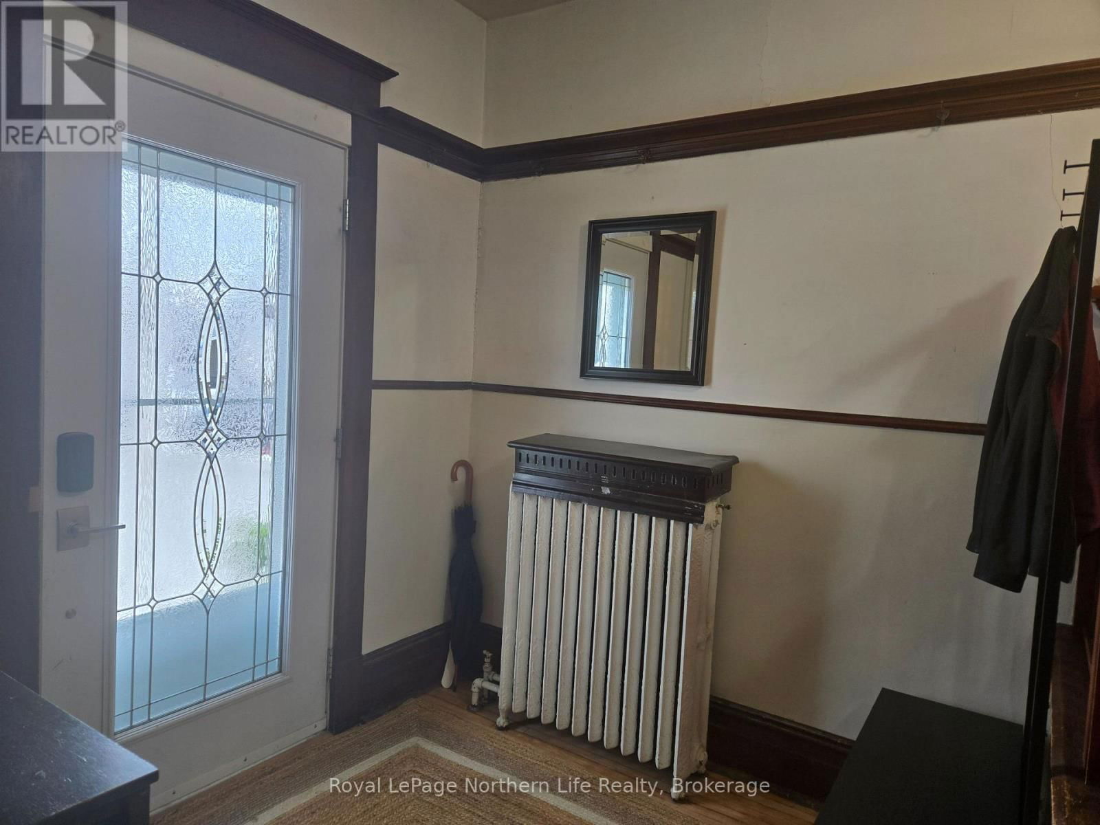 211 FARAH AVENUE Image 7
