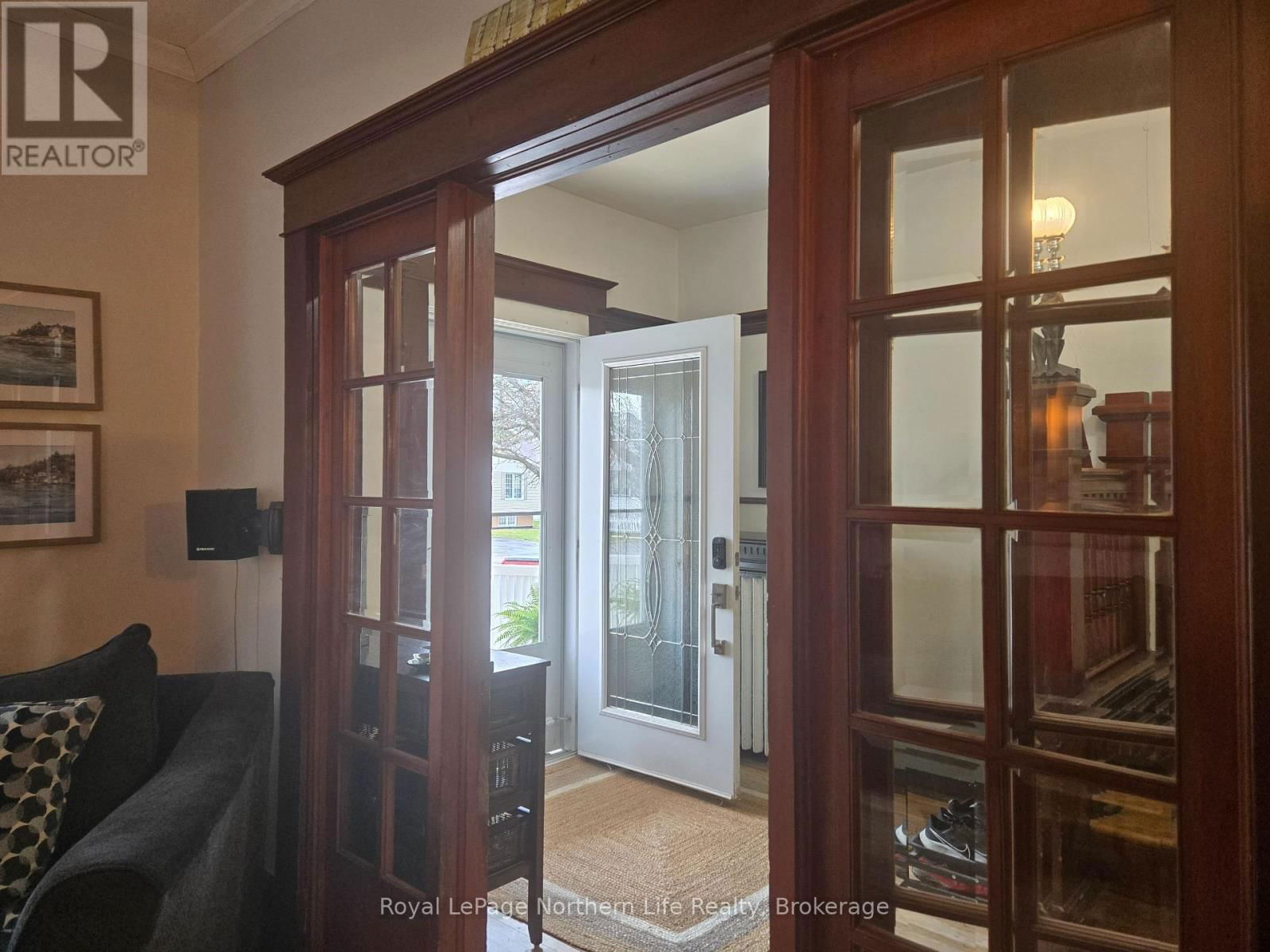 211 FARAH AVENUE Image 8