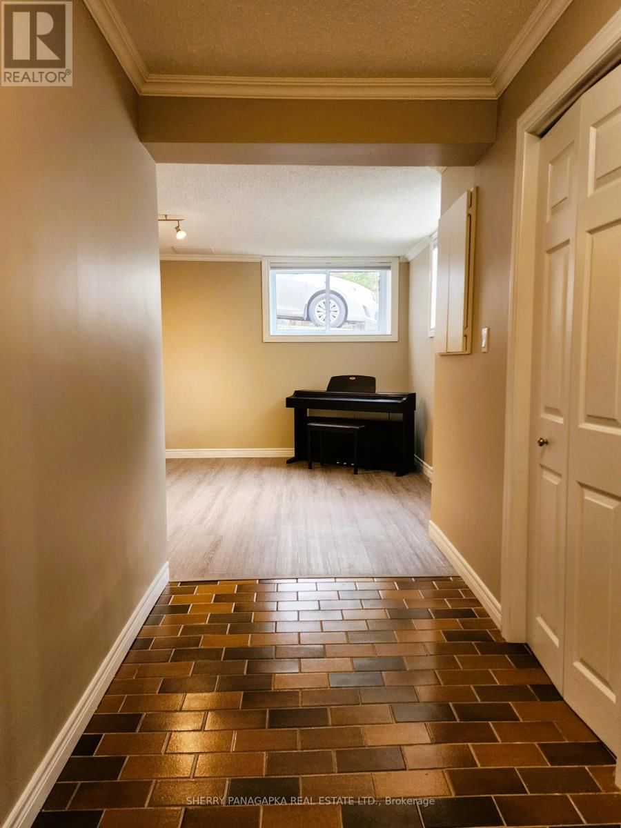 71 BALSAM AVENUE Image 38
