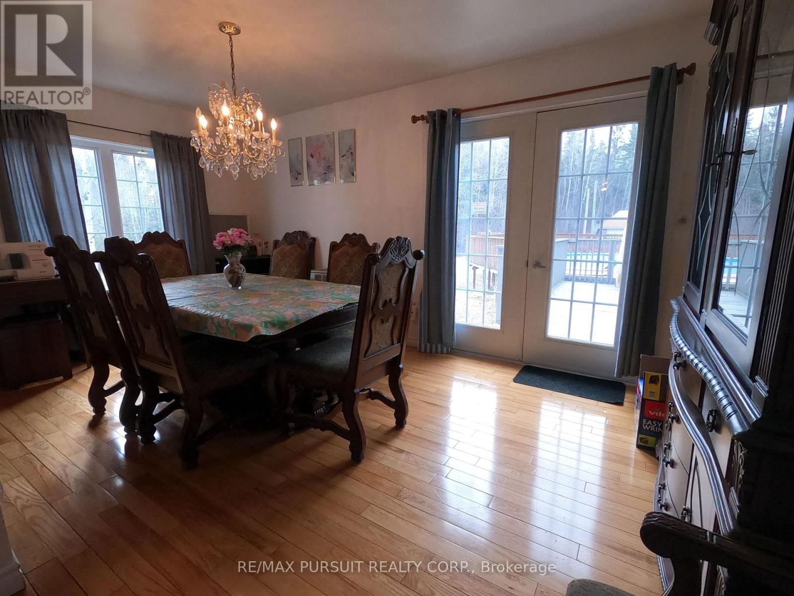 8 TOWNSLEY AVENUE Image 4