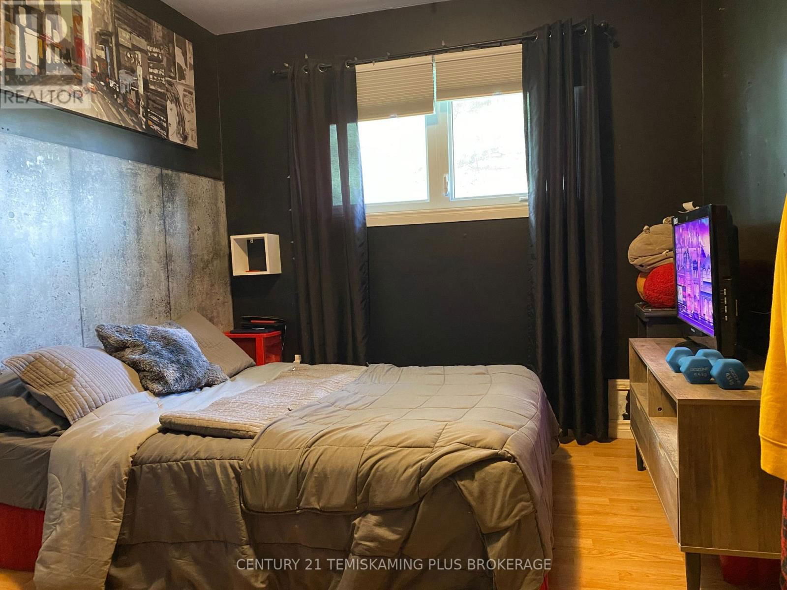 516 ROSS AVENUE Image 12