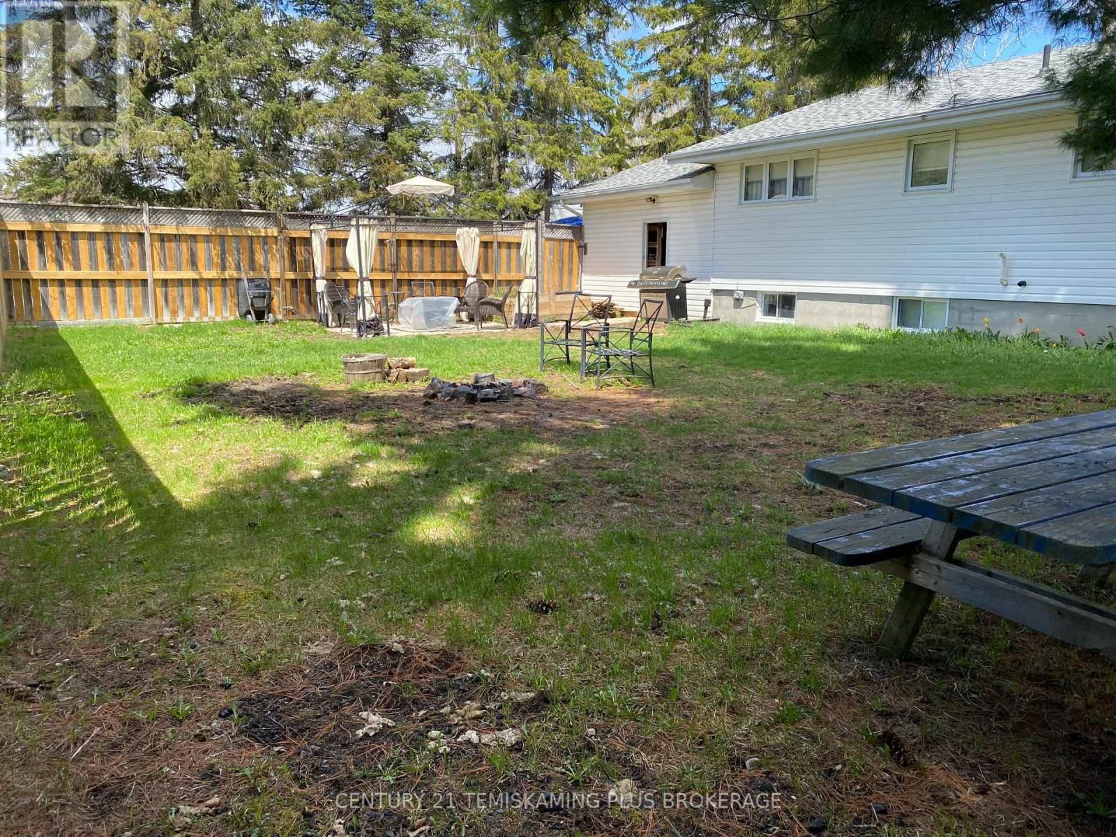 516 ROSS AVENUE Image 25