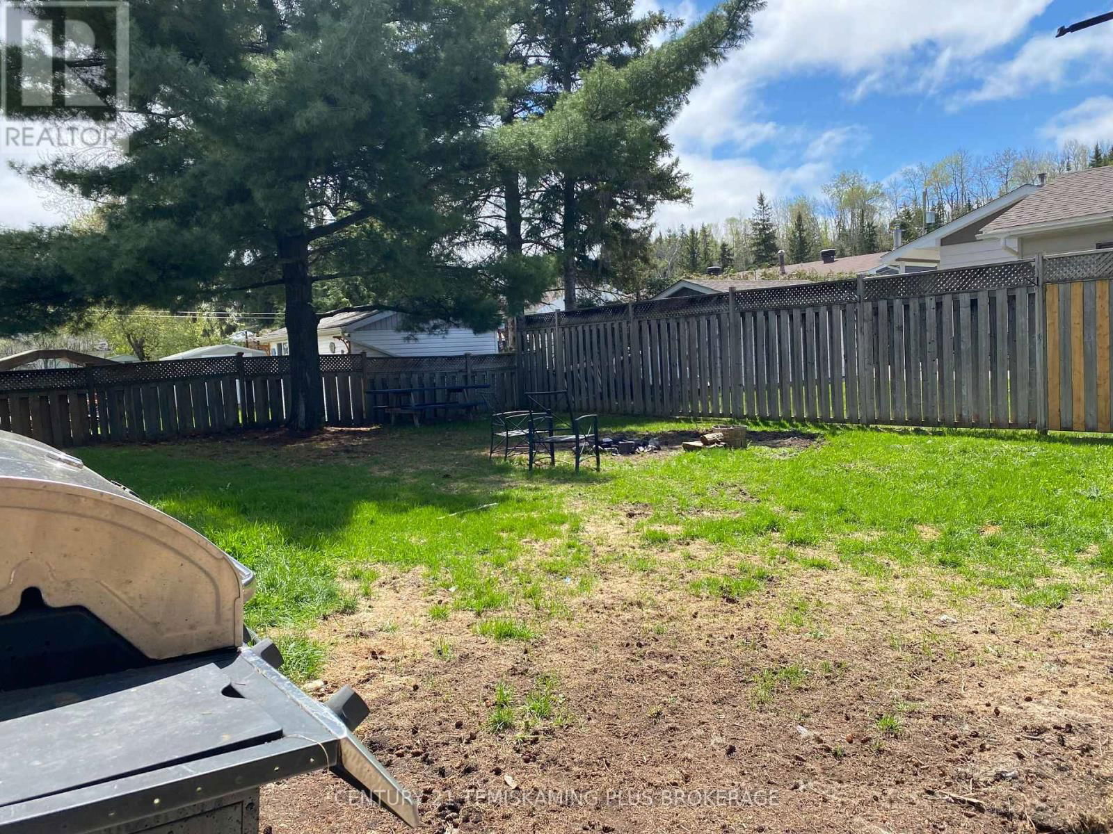 516 ROSS AVENUE Image 29