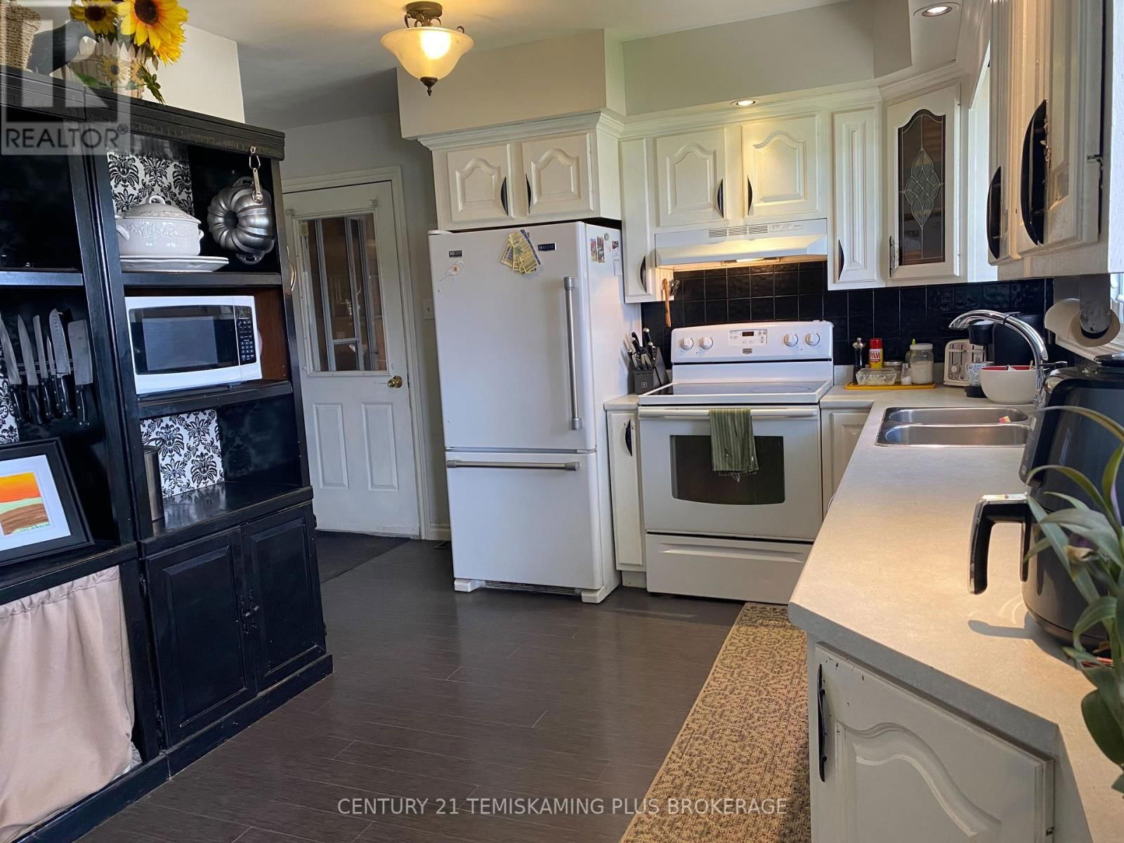516 ROSS AVENUE Image 5