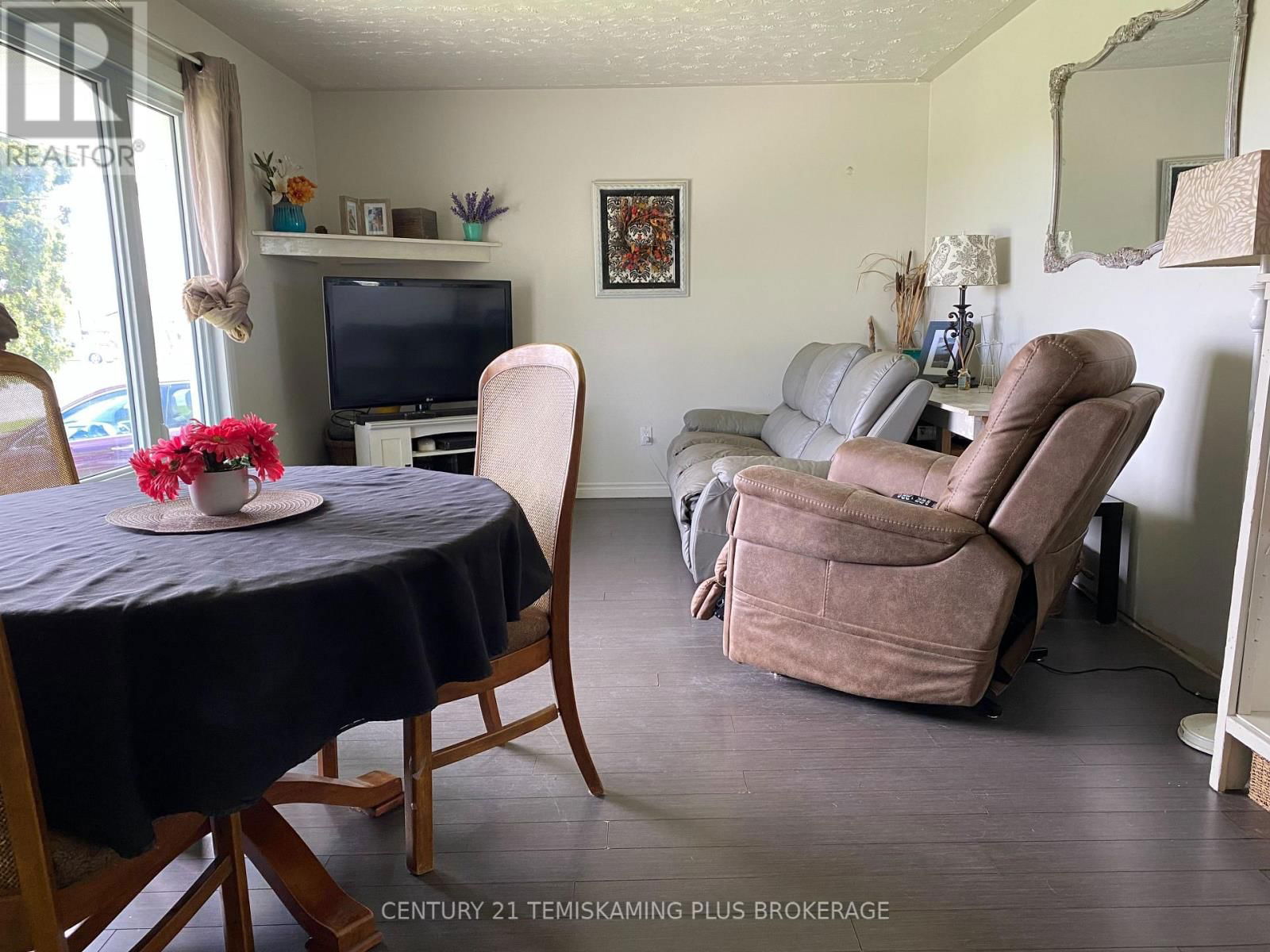 516 ROSS AVENUE Image 7