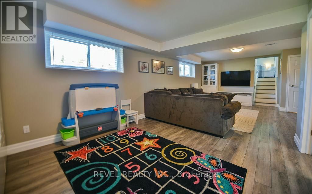 107 GIRDWOOD CRESCENT Image 32