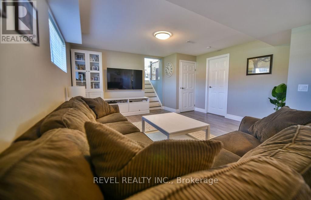 107 GIRDWOOD CRESCENT Image 33
