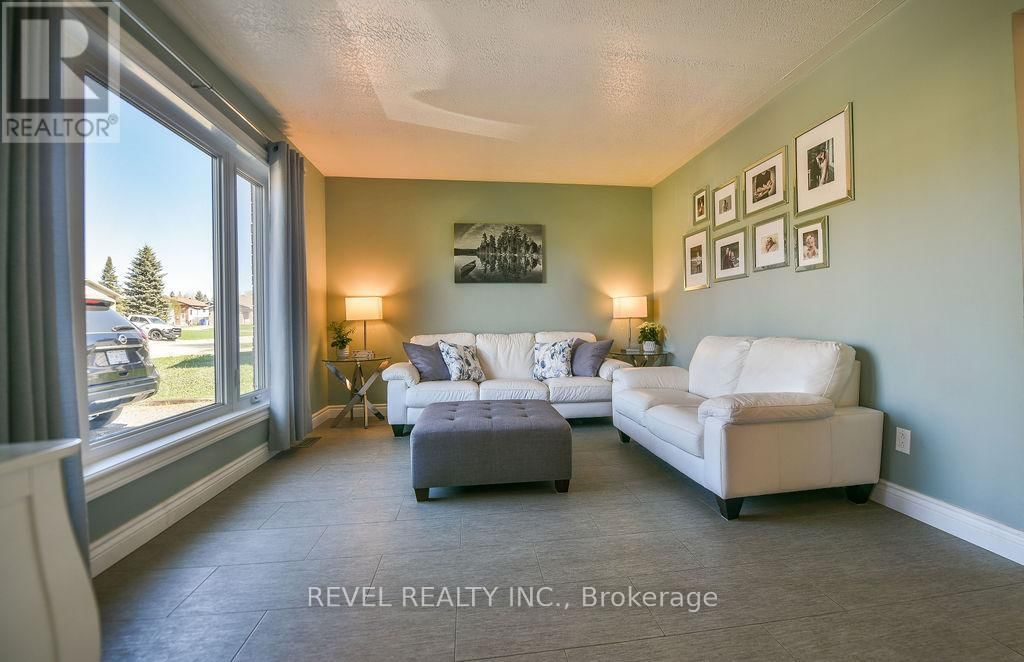 107 GIRDWOOD CRESCENT Image 5