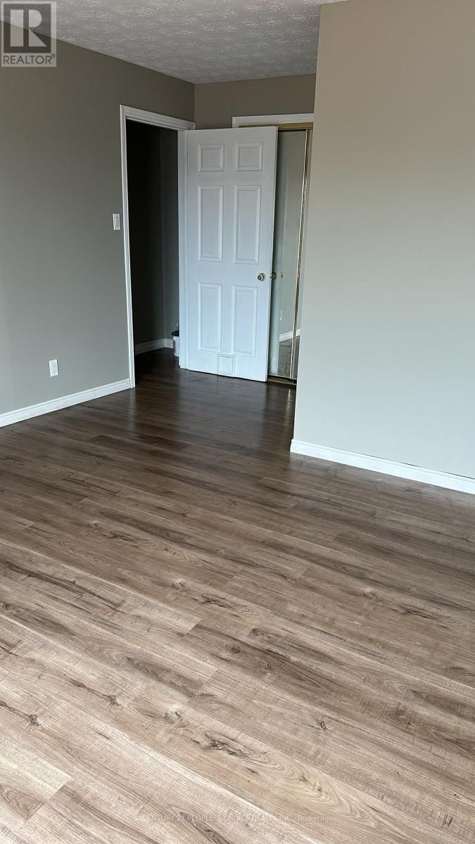 1 655 HIGHWAY Image 23