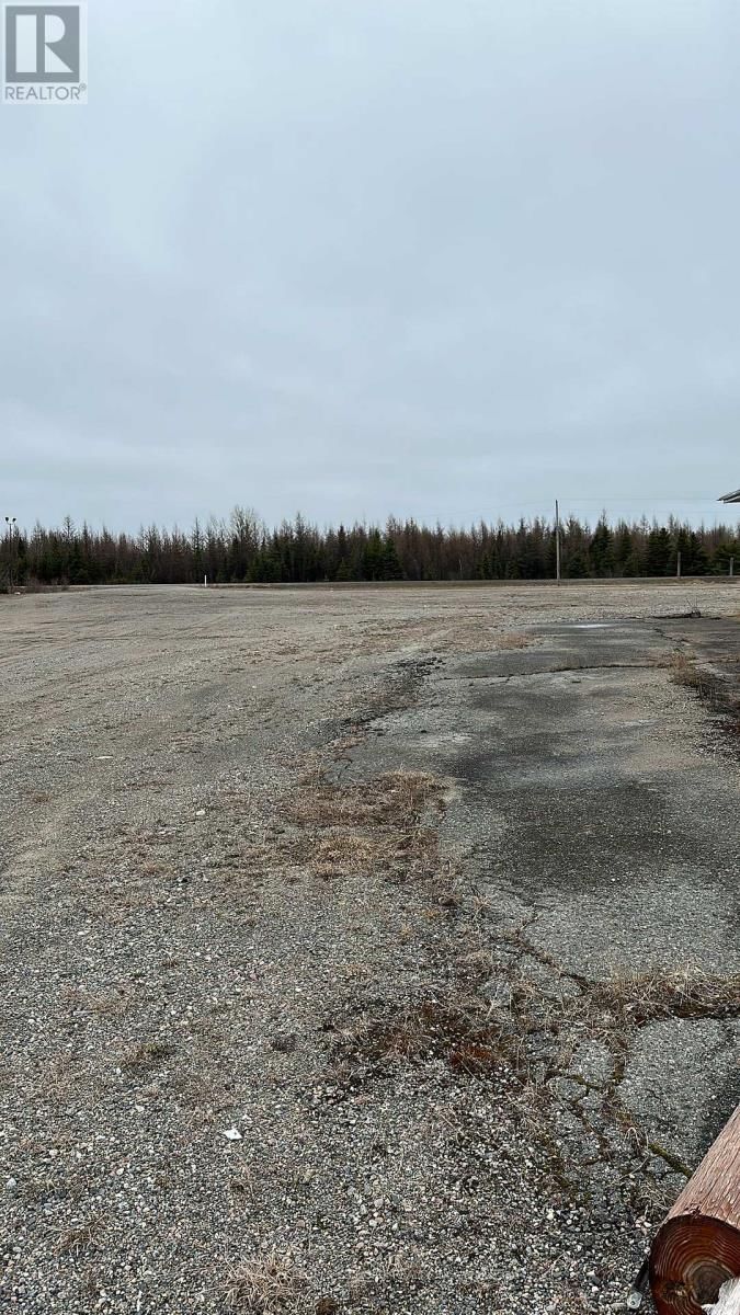 1 655 HIGHWAY Image 37