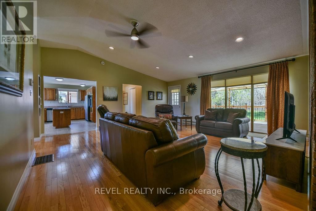 1255 SHIRLEY STREET NORTH Image 11