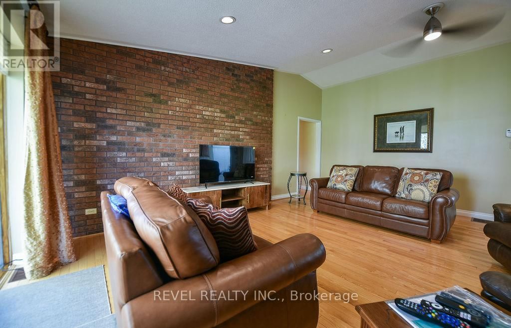 1255 SHIRLEY STREET NORTH Image 13
