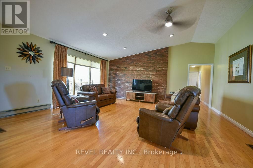 1255 SHIRLEY STREET NORTH Image 14