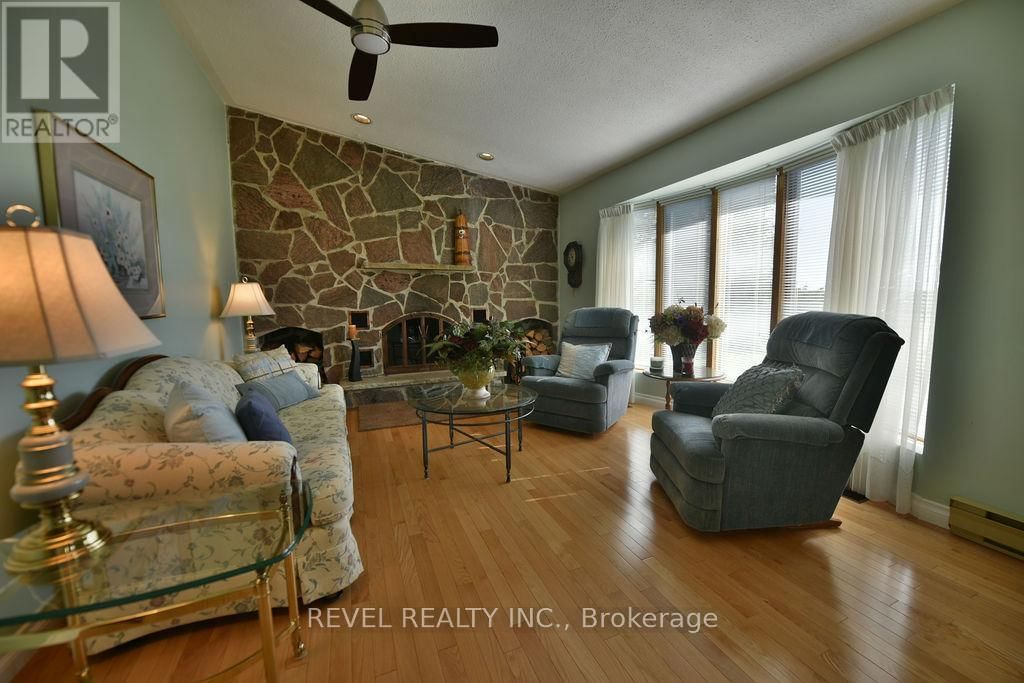 1255 SHIRLEY STREET NORTH Image 18