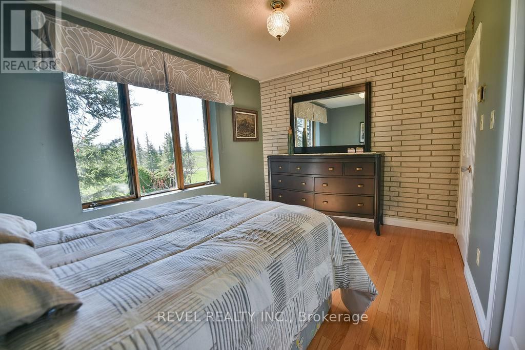 1255 SHIRLEY STREET NORTH Image 24