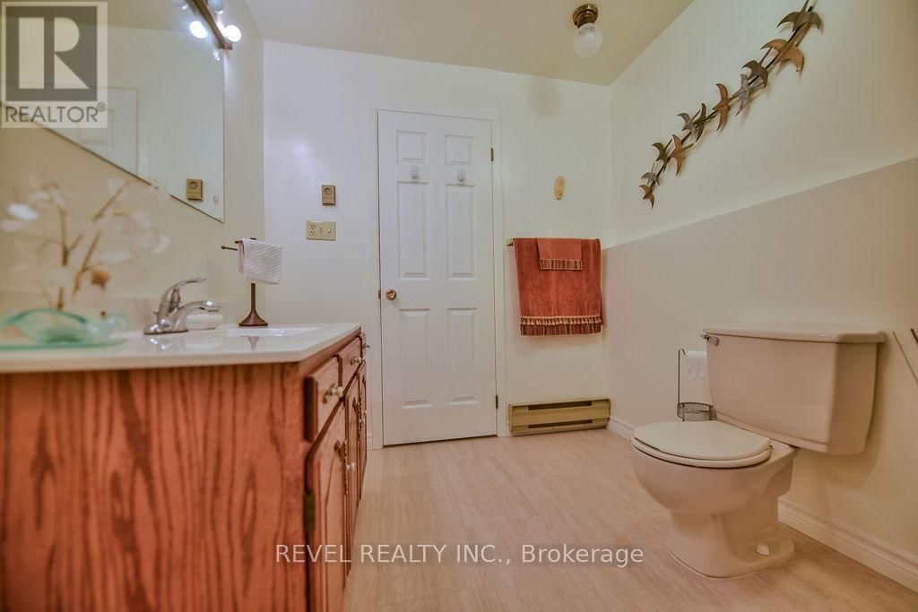 1255 SHIRLEY STREET NORTH Image 32