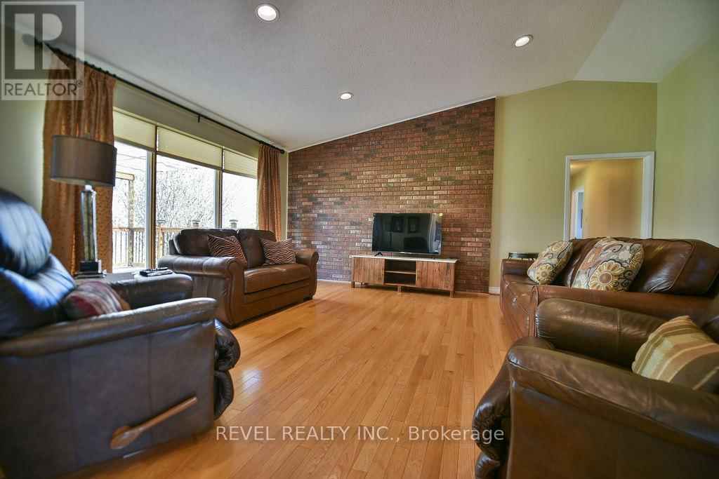 1255 SHIRLEY STREET NORTH Image 9
