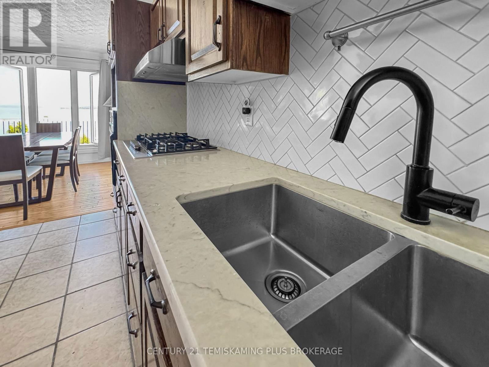 501178 BERRY ROAD Image 11