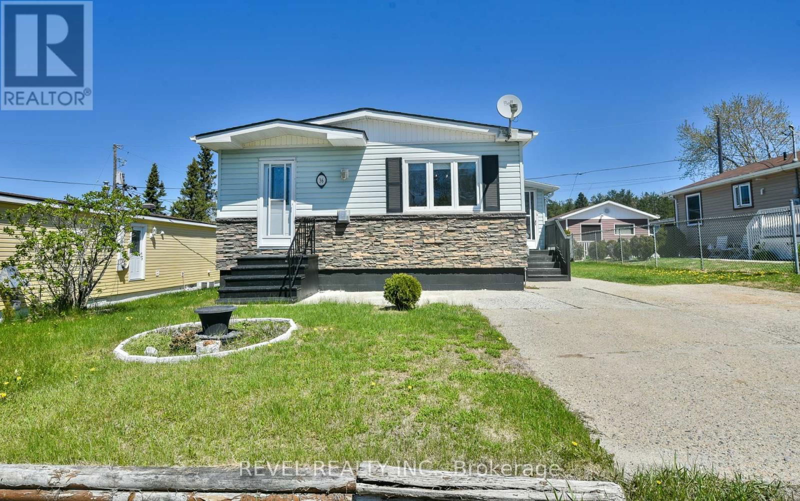 36 FOOTHILLS LANE NORTH Image 1