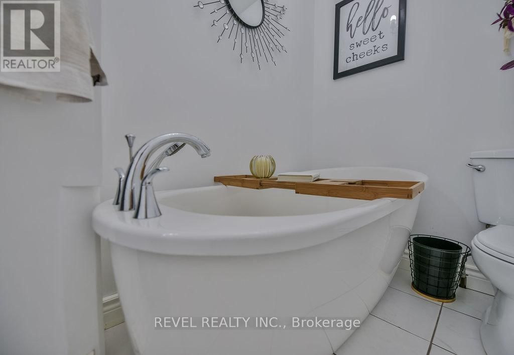 211 JUBILEE AVENUE WEST Image 18