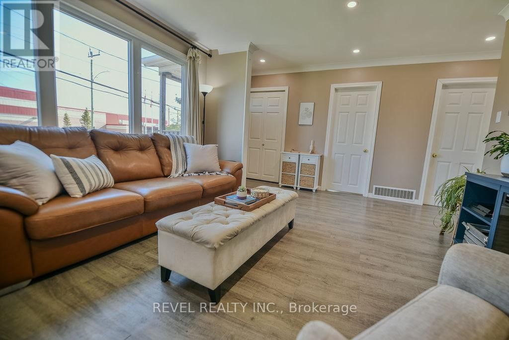 211 JUBILEE AVENUE WEST Image 3